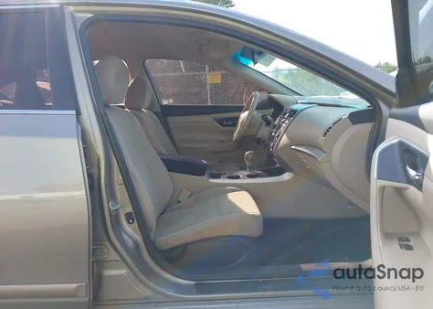 2015 Nissan Altima 2.5 S z USA, uszkodzony, nr VIN 1N4AL3AP1FN910573